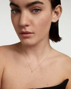 Diamond And Gold Ari Solitary Necklace -Fashion Accessories 2 CO05 724 beauty1 646725a6 61dc 487f baaf 2cf5fcaeedaf