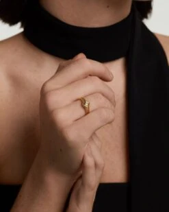 Gold Vicky Stamp Ring -Fashion Accessories 3 AN05 A84 beauty1 scaled