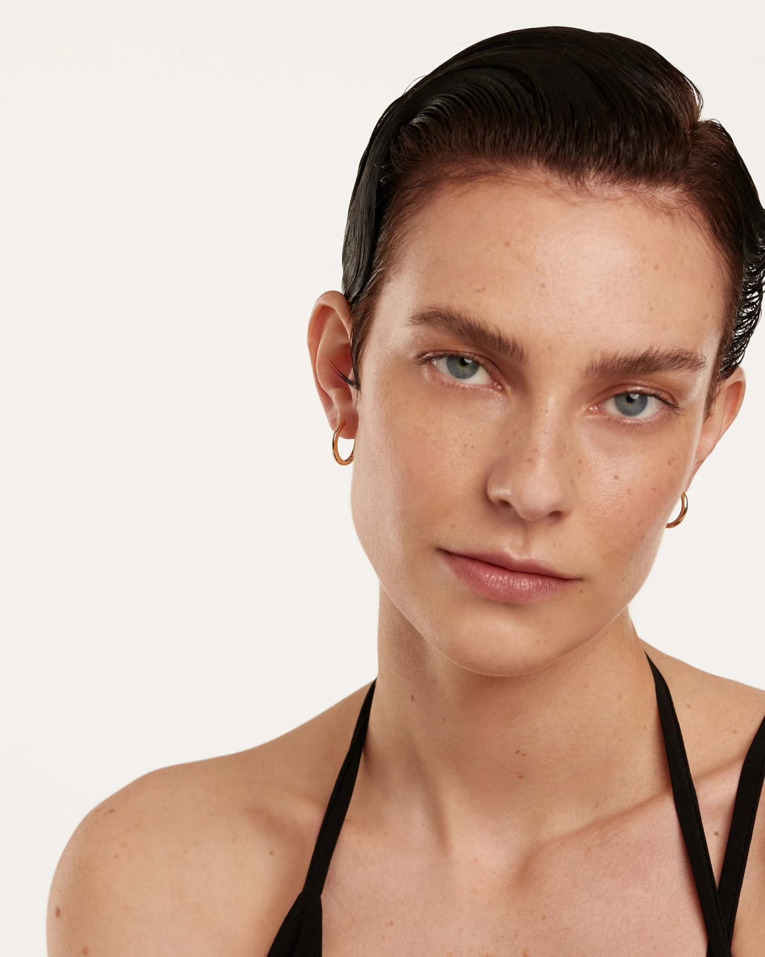 Gold Bold Medium Hoops 3 Gold Bold Medium Hoops - Image 3