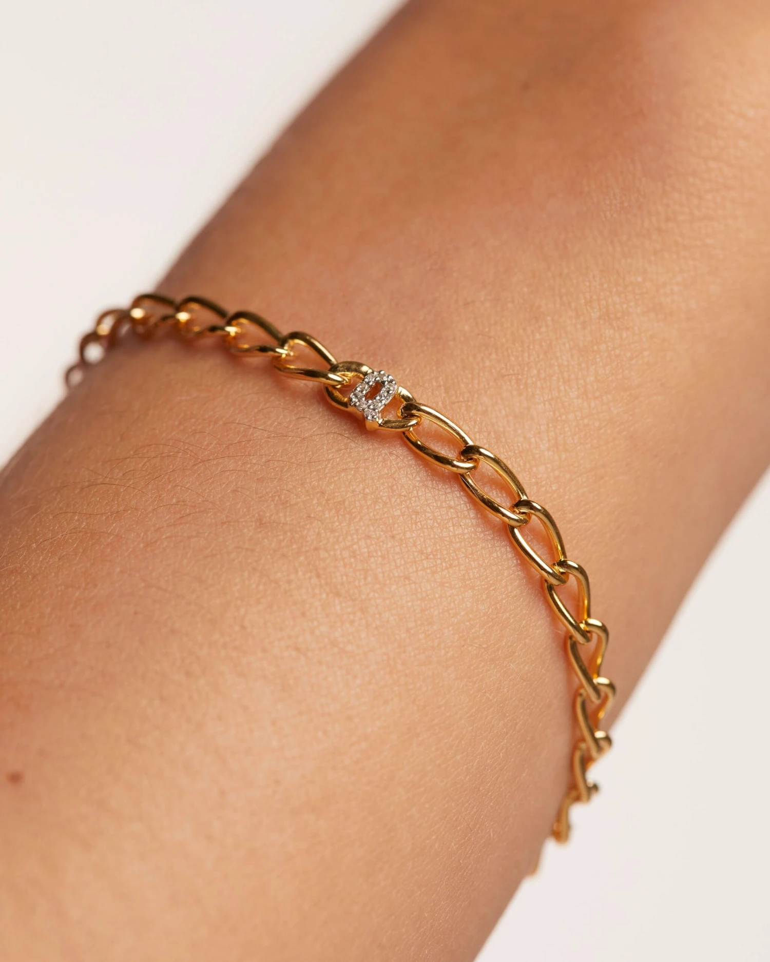 Letter Q Chain Bracelet 3 Letter Q Chain Bracelet - Image 3