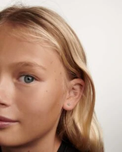 Marguerite Silver Earrings -Fashion Accessories 4 AR02 283 U beauty2 55e9227a c7c1 44c9 b946 d046de88660e scaled