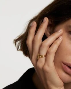 Berlin Ring -Fashion Accessories 7 AN01 933 beauty2 06f4b7f3 6f4d 4764 b0a3 f0c073b111a8 scaled