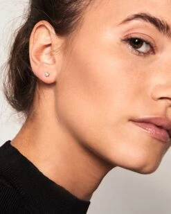 Nora Earrings -Fashion Accessories AR01 038 U grid2 b78b3deb 45dc 4cfd b9b9 3a3972968da2