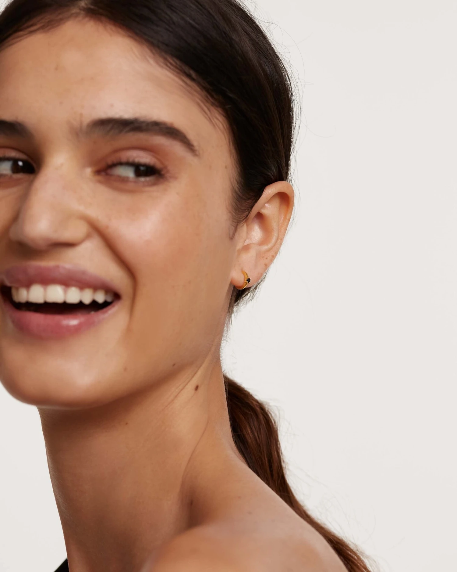 Black Solitary Earrings 5 Black Solitary Earrings - Image 5