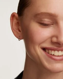 Mini Hoops Silver -Fashion Accessories AR02 130 U beauty2 c857f668 6bc4 4e99 a76e b0cc6602d835