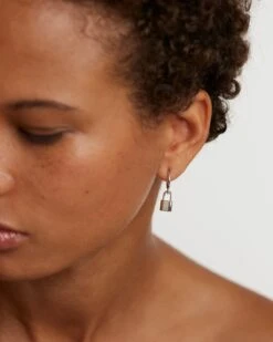 Bond Silver Earrings -Fashion Accessories AR02 349 U grid2 68220970 c049 49a2 96e4 6081afe75828