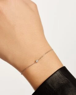 White Solitary Bracelet Silver -Fashion Accessories PU02 078 U beauty2 c7b6b729 334e 481e b306 baba603c32d7